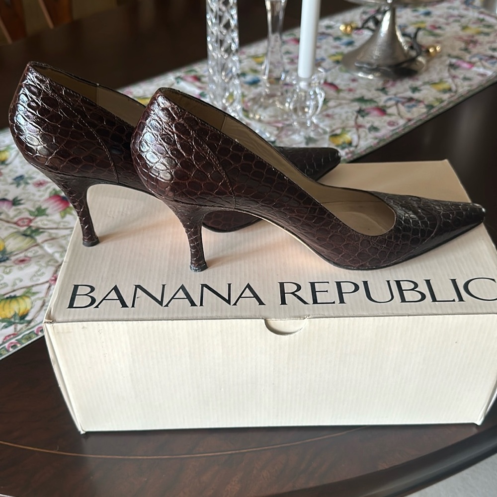 Made in Italy BANANA REPUBLIC pointy toe brown leather pumps LIKE NEW! 9.5
